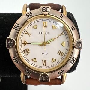 Vintage Fossil Water Resistant Watch with Leather Band Works with new Battery